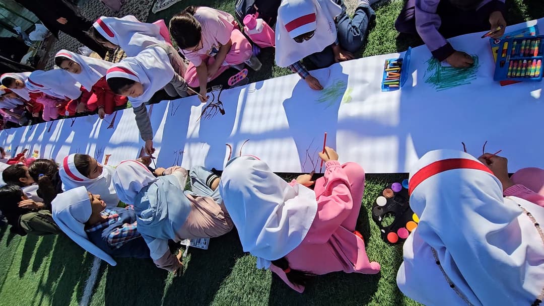 برگزاری نقاشی جمعی به مناسبت هفته درختکاری